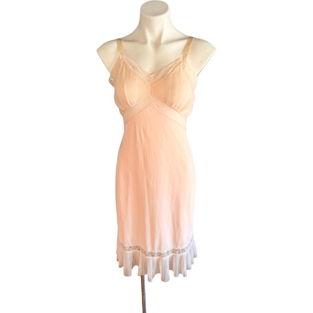 Vintage 1950s Blush Peach Pin-Tucked Crossover Lace Nylon Full Slip 34D